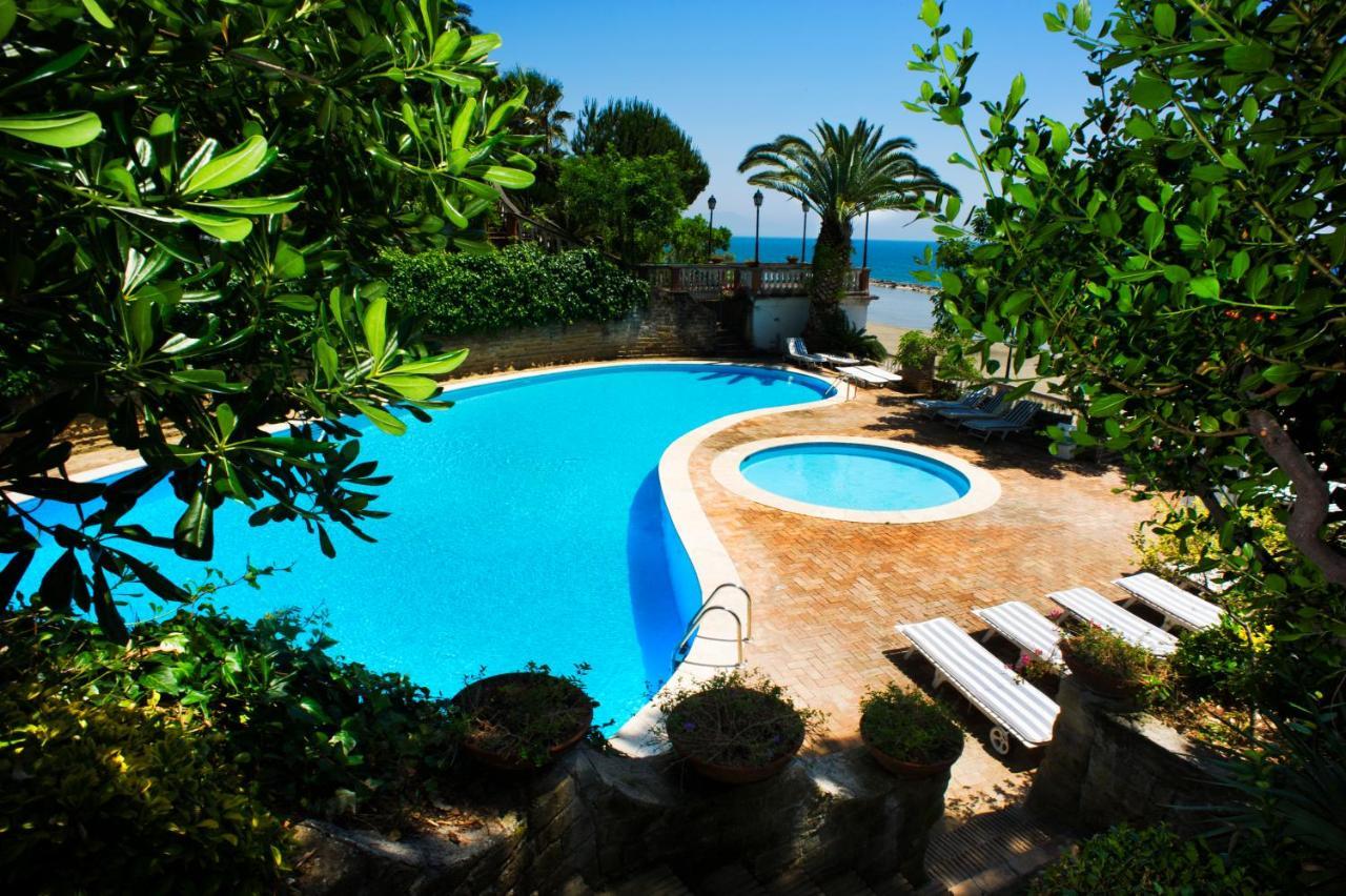Grande Albergo Miramare Formia Exterior foto